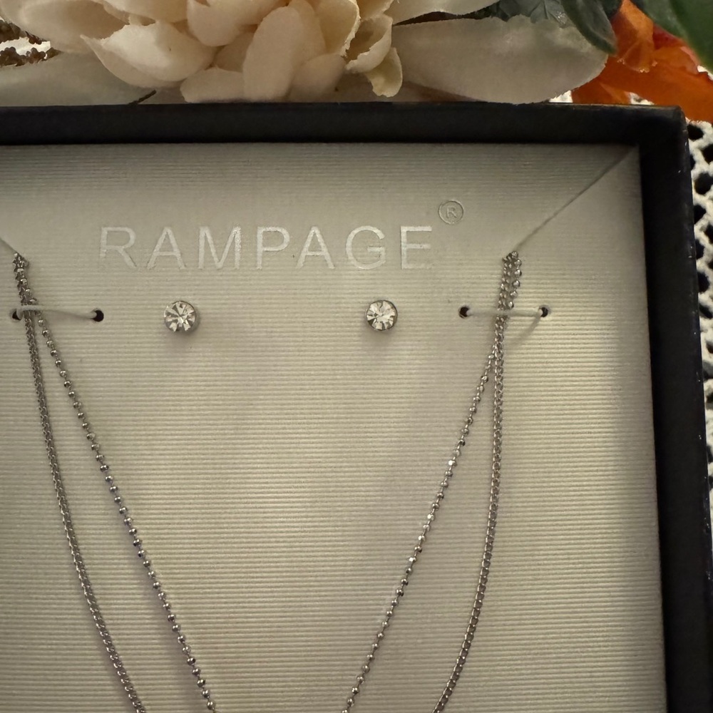 Rampage Layered Rhinestone Pendant Necklace & Stud Earrings NIB - Picture 4 of 7